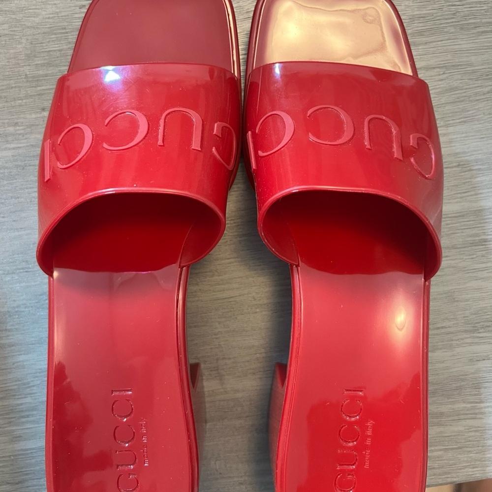 NWT Gucci platform rubber slide size 37